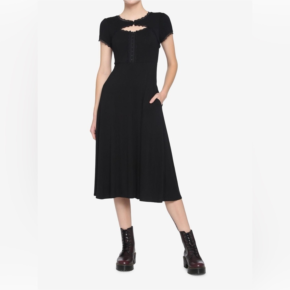 Hot Topic Black Keyhole Dress - Size 22